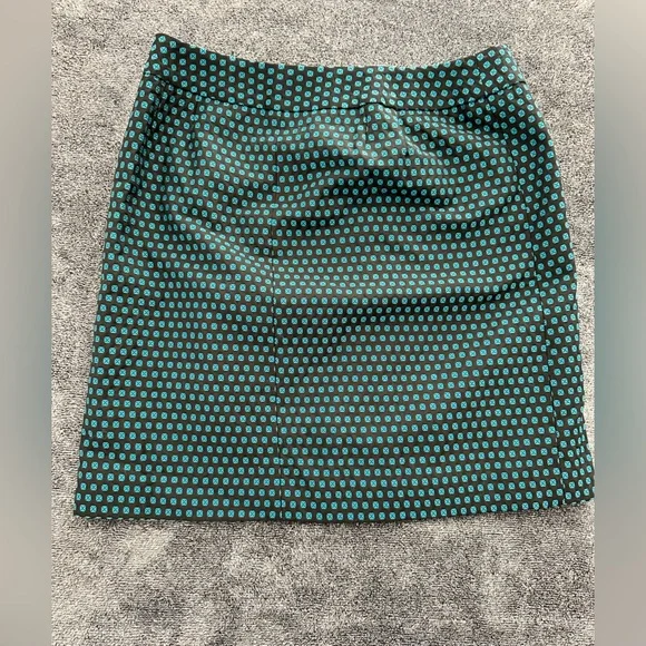 Ann Taylor LOFT - Women's Black/Green Pencil Skirt, Side Zip, Size 6P - Picture 2 of 7